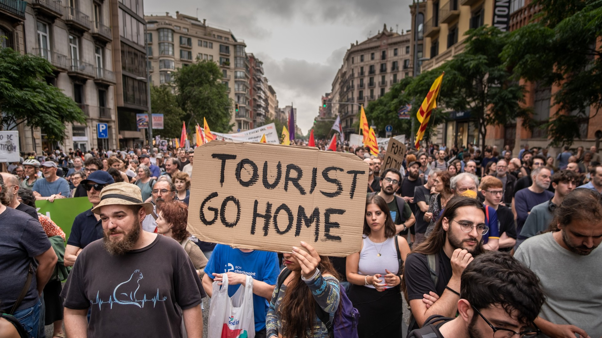 Blacklist of Tourist Destinations 2025–2026: The Dark Side of Popular Travel Spots